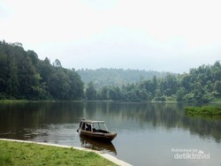 Akhir Pekan, Yuk Naik Rakit di Situ Gunung
