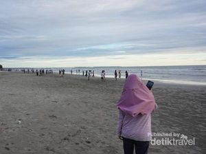 Akhiri Petang Weekend Ini di Pantai Panjang, Favorit Orang Bengkulu