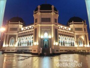 Al Mashun, Masjid Tua Antik dan Cantik di Medan
