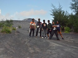 Anak Krakatau, Bukan Tempat Kemping Biasa