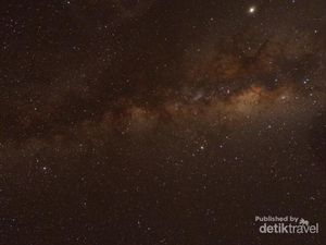 Andai Langit Malam Hari di Jakarta, Seperti di Desa Ini