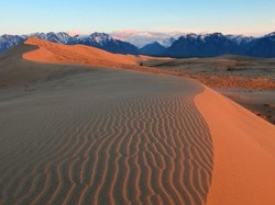 Aneh Tapi Nyata, Gurun Pasir Ini Ada di Tengah Gunung Salju