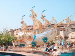 Apa Bedanya Disneysea dengan Disneyland?