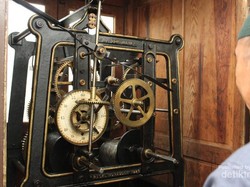 Apa Sih Isi Jam Gadang?