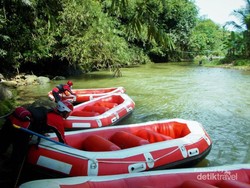 Arung Jeram di Sungai Citarik, Beneran Seru Banget!