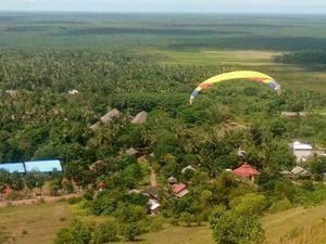Asyiknya Main Paralayang di Bukit Timah Kalsel