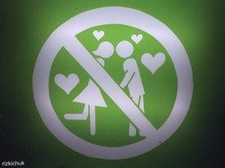 Asyiknya Malam Mingguan di Taman Bungkul, Surabaya