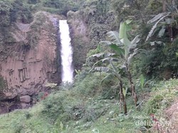 Asyiknya Menyelusuri Alam Pedesaan Curug Putri di Brebes