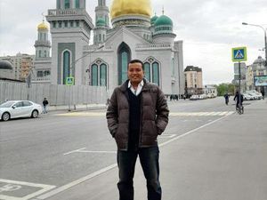 Asyiknya Tarawih Keliling di Mantan Negeri Komunis