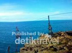 Ayo Coba, Wisata Uji Nyali di Pantai Timang!