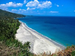 Bahagia Itu Sederhana ala Bocah-bocah di Pantai Setangi Lombok