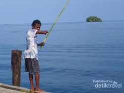 Bahagianya Mancing Bareng Anak-anak Raja Ampat