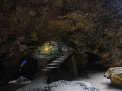 Bali Punya Pantai yang Ada Goanya, Tahu?