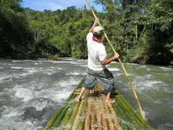 Bamboo Rafting di Loksado, Berani?