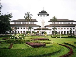 Bandung Siap Sambut 4 Juta Lebih Wisatawan Tahun 2012