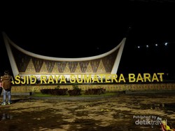 Bangganya Sumatera Barat Punya Masjid Raya nan Megah