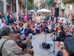 Barcelona Tak Hanya Sepak Bola, Pesta Kampung pun Ada!