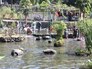 Basah-basahan Seru di Taman Air Tlatar Boyolali