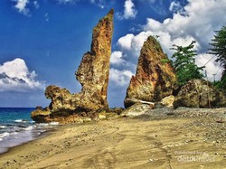 Batu Layar yang Unik di Ambon