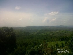 Beda! Mendaki Curug Pareang di Sukabumi