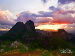 Begini Cantiknya Kawasan Karst Citatah di Kala Senja
