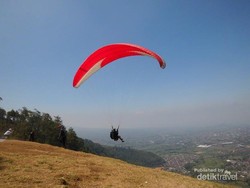 Begini Serunya Terbang di Atas Kota Batu