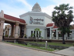Belajar Sejarah Kamboja di Angkor National Museum