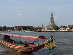 Belanja Oleh-Oleh di Wat Arun Thailand, Bisa Pakai Rupiah!