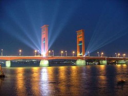 Belum ke Palembang, Jika Belum Menapaki Jembatan Ampera