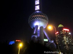 Berani Berdiri di Ketinggian 468 Meter di Atas Kota Shanghai?