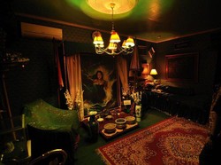 Berani Menginap di Kamar Nyai Roro Kidul?