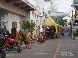 Berburu Barang Antik di Pasar Seni Padangrani Semarang