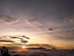 Berburu Mentari di Atas Awan Lolai, Masya Allah Indahnya!