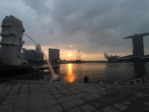 Berburu Sunrise dan Sunset Menawan di Negeri Singa