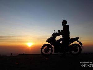 Berburu Sunrise di Gunung Telomoyo