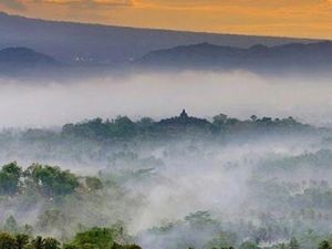 Berburu Sunrise di Punthuk Setumbu