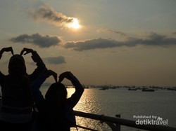 Berburu Sunset di Surabaya North Quay