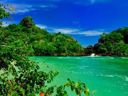 Bercumbu dengan Biru dan Jernihnya Air di Segara Anakan