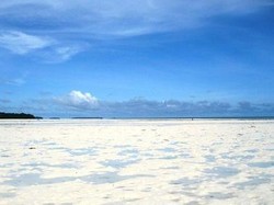 Bercumbu dengan Pantai Ohoidertawun, Maluku Tenggara