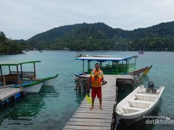 Berenang di Pulau Rubiah, Bikin Lupa Daratan!