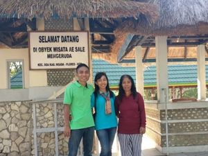 Berendam di Air Panas Sambil Nikmati Keindahan Alam Flores