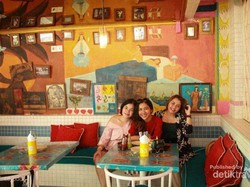 Bergaya di Motel Mexicola Sebelum Ada Corona