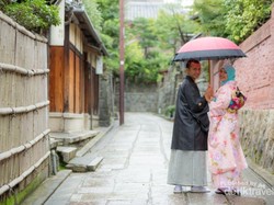 Berkimono Ria Saat Liburan ke Kyoto