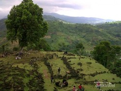 Berlibur ke Situs Gunung Padang yang Misterius