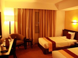 Bermalam di Ruang Tunggu Istimewa Bandara