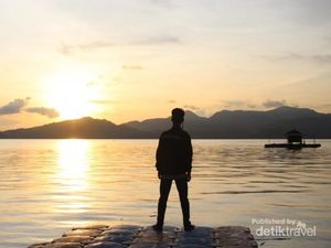 Betapa Cantiknya Senja di Pulau Gili Noko
