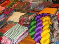 Blusukan ke Pasar Malam Kamboja, Seru Banget!