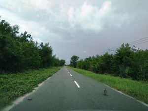 Bosan dengan Laut Biru, Pantai di Sini Berair Hitam
