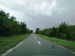 Bosan dengan Laut Biru, Pantai di Sini Berair Hitam
