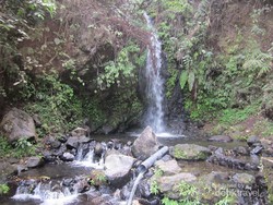 Brr! Segarnya Liburan di Curug Citiis, Garut